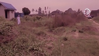 Amateur Fulani Babe Receives 100k For Quick Car Blowjob From Oga Bang