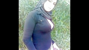 Hijab-Wearing Asian And Arab Mix In Turkish Photo 7