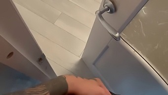 Video Esclusivo Di Masturbazione E Orgasmo Della Lingua Della Sorellastra