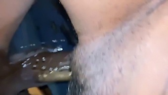 義理の息子が友達の熟女母と買い物旅行中にセックス!
