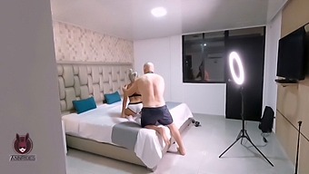 Ujamem Ga, Kako Me Prikrito Snema Med Fotografiranjem