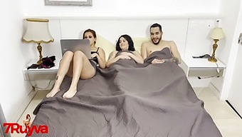 Eu Și Iubitul Meu Am Invitat Un Prieten Pentru Un Trio