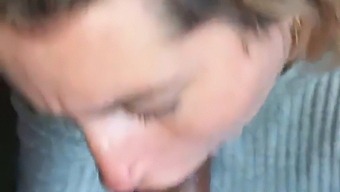Kekasih Pete Memberikan Blowjob Dalam-Dalam Dan Menerima Air Maninya Di Tekaknya