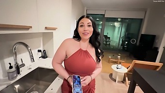 La Caliente Mandi May Sedujo Al Hijo De Su Amiga Para Que Se La Follara.